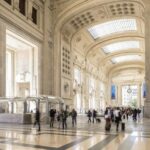 Architecture: La gare centrale et le pavillon royal.