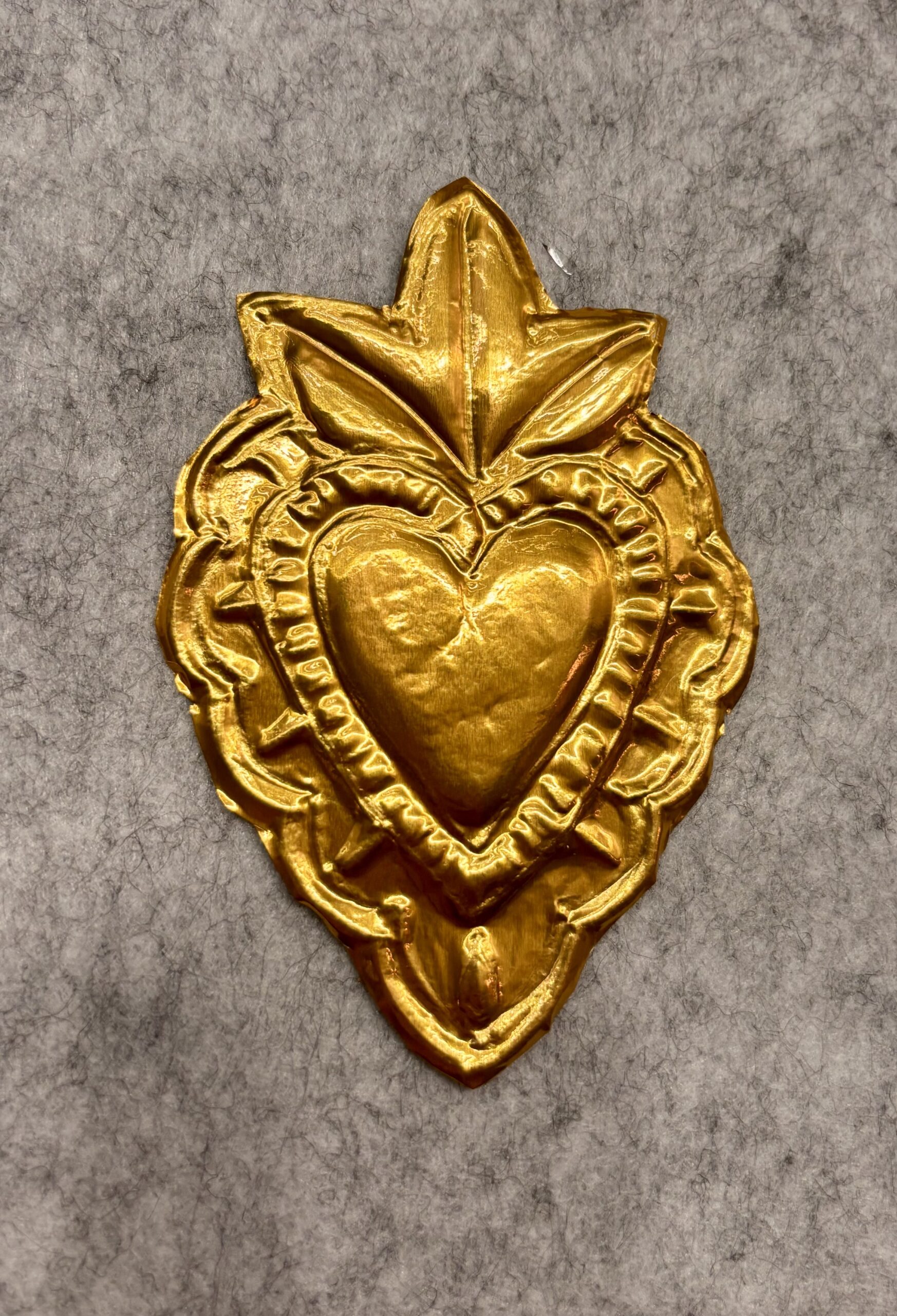 Décocasa: Coeurs ex-voto en métal repoussé