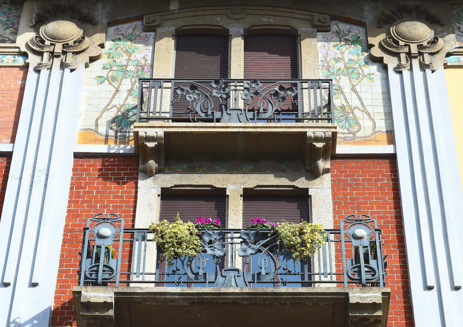 Visite architecture :Joyaux du style Liberty dans le quartier Magenta